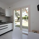 Wonderful With Garden דירה *